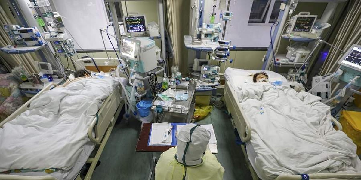 கரோனா வைரஸ் பாதித்தவர்களுக்கு மருந்து, உணவு கொடுக்கும் ரோபோக்கள்