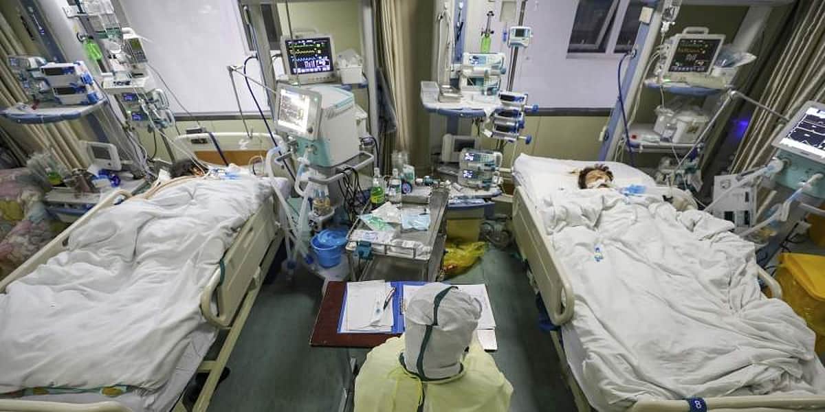 கரோனா வைரஸ் பாதித்தவர்களுக்கு மருந்து, உணவு கொடுக்கும் ரோபோக்கள்