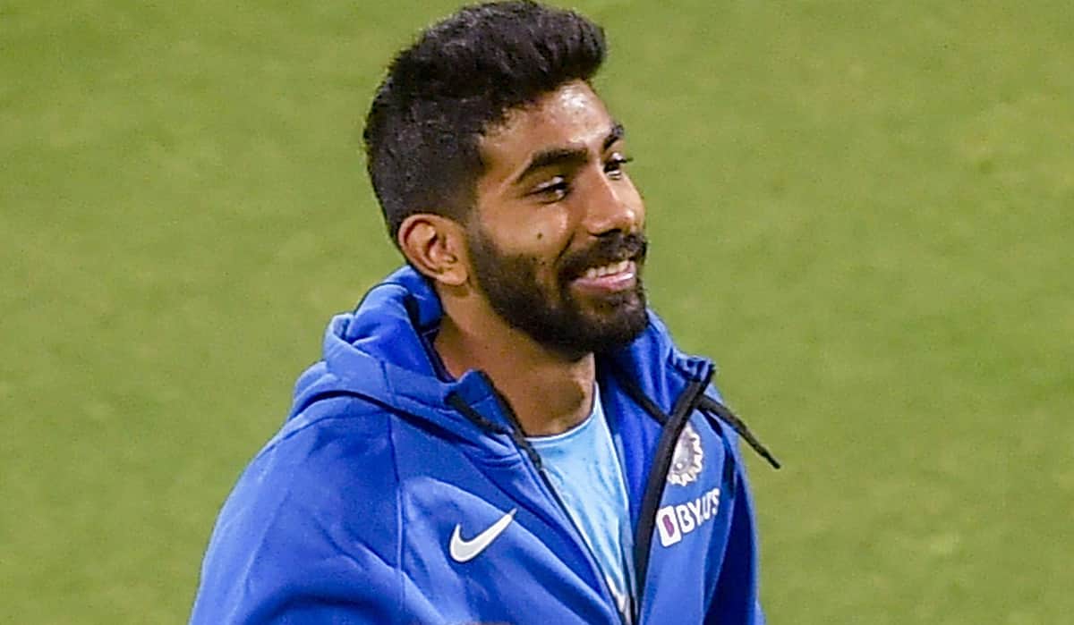 ஒருநாள் தொடரில் ஒரு விக்கெட்டும் எடுக்காததால், ஐசிசி தரவரிசையில் முதலிடத்தை இழந்த பும்ரா!