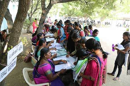 வேலைவாய்ப்பற்ற இளைஞர்கள் வாய்ப்பினை பயன்படுத்திக் கொள்ளவும்!