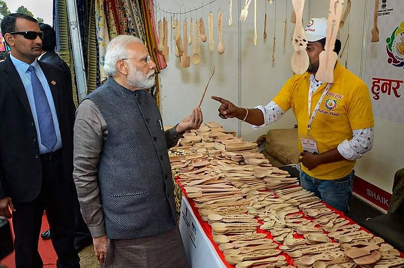 தில்லி கைவினைப் பொருள்காட்சிக்கு திடீர் விசிட் அடித்த பிரதமர் மோடி