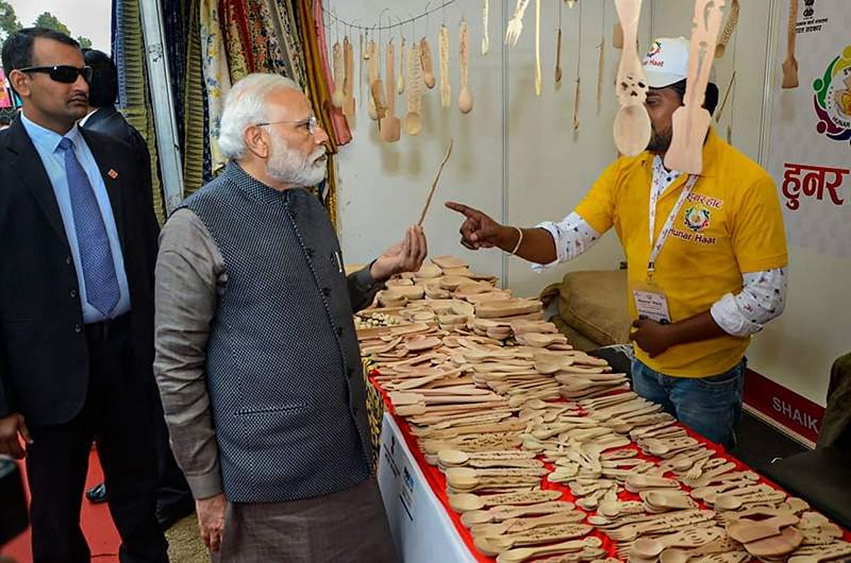 தில்லி கைவினைப் பொருள்காட்சிக்கு திடீர் விசிட் அடித்த பிரதமர் மோடி