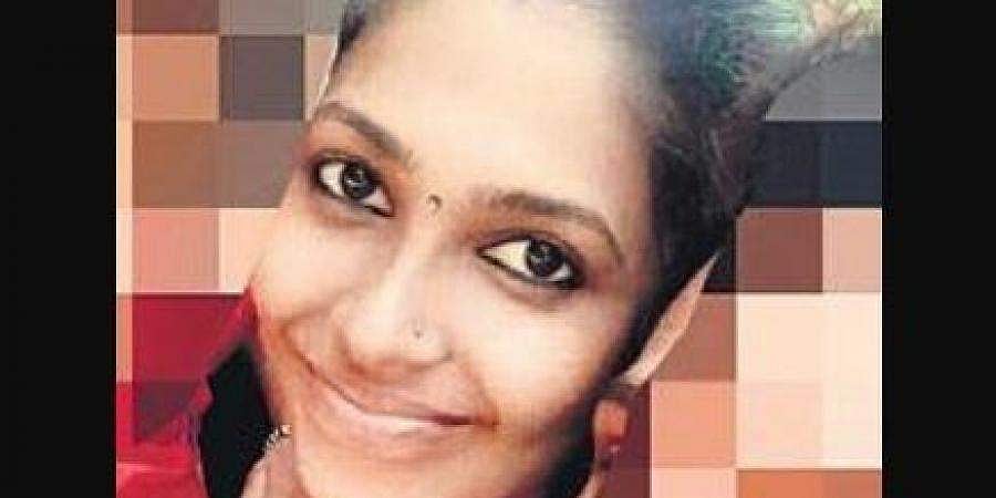 ஒன்றரை வயது மகனை துடிதுடிக்கக் கொன்று கடலில் வீசிய தாய்: காட்டிக் கொடுத்தத் தடயம்