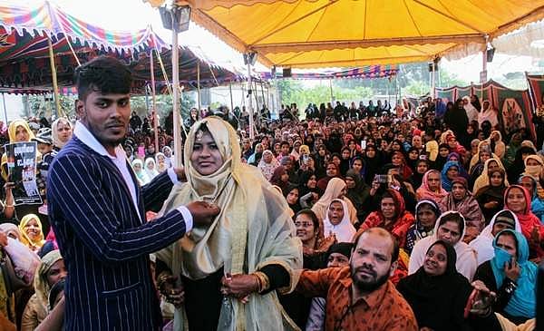 குடியுரிமைத் திருத்தச்சட்டத்தை கண்டித்து நடந்த தொடர் இருப்பு போராட்டத்தில்  -  திருமணம் நிகழ்ச்சி