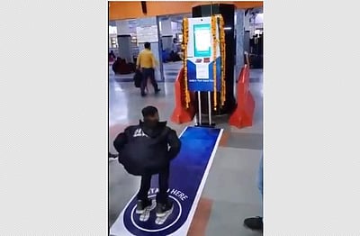 தோப்புக்கரணம் போட்டால் பிளாட்ஃபார்ம் டிக்கெட் ஃப்ரீ: எங்கு தெரியுமா?