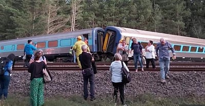 ஆஸ்திரேலியாவில் பயணிகள் ரயில் தடம்புரண்டது: 2 பேர் பலி