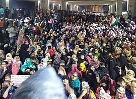 சி.ஏ.ஏ.வுக்கு எதிராக தில்லியில் தொடரும் போராட்டம்; ஆயிரக்கணக்கான பெண்கள் பங்கேற்பு