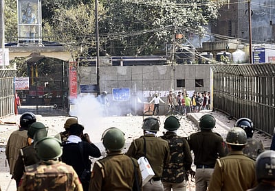 வடகிழக்கு தில்லியில் இருதரப்பினர் இடையே மோதல்: 144 தடை உத்தரவு பிறப்பிப்பு