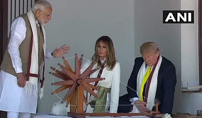 இராட்டை சுற்றி நூல் நூற்ற டிரம்ப் தம்பதி; மூன்று குரங்குகள் பற்றியும் கேட்டறிந்தனர்