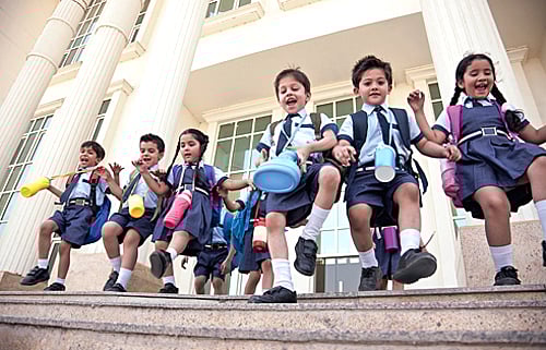 காஷ்மீரில் 7 மாதங்களுக்குப் பிறகு இன்று பள்ளிகள் திறப்பு