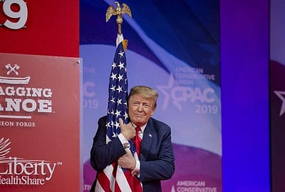 இந்திய வருகையை முன்னிட்டு மோடி பாணியில் ஹிந்தியில் டிவீட் செய்த டிரம்ப் 