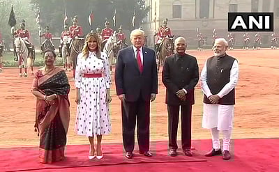 குடியரசுத் தலைவர் மாளிகையில் டிரம்ப் - மெலனியாவுக்கு சிறப்பான வரவேற்பு