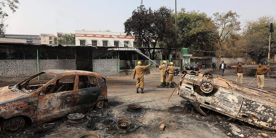 தில்லி வன்முறை: செல்போன் செயலி மூலம் வாகனங்களைக் குறிவைத்துத் தாக்கிய சமூக விரோதிகள்