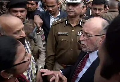 தில்லியில் வன்முறை ஏற்பட்ட இடங்களில் துணைநிலை ஆளுநர் ஆய்வு