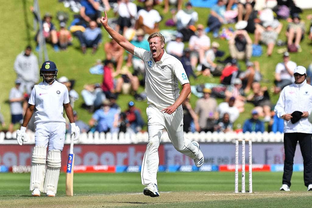 விராட் கோலி மீண்டும் ஏமாற்றம்: புஜாரா, விஹாரி, பிரித்வி ஷா அரை சதங்களால் முதல் இன்னிங்ஸில் 242 ரன்கள் எடுத்த இந்திய அணி!