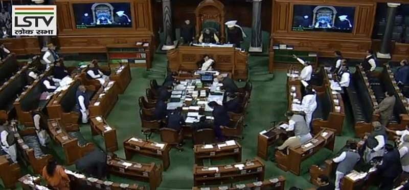 குடியுரிமைச் சட்டத்துக்கு எதிராக மக்களவையில் எதிர்க்கட்சியினர் அமளி