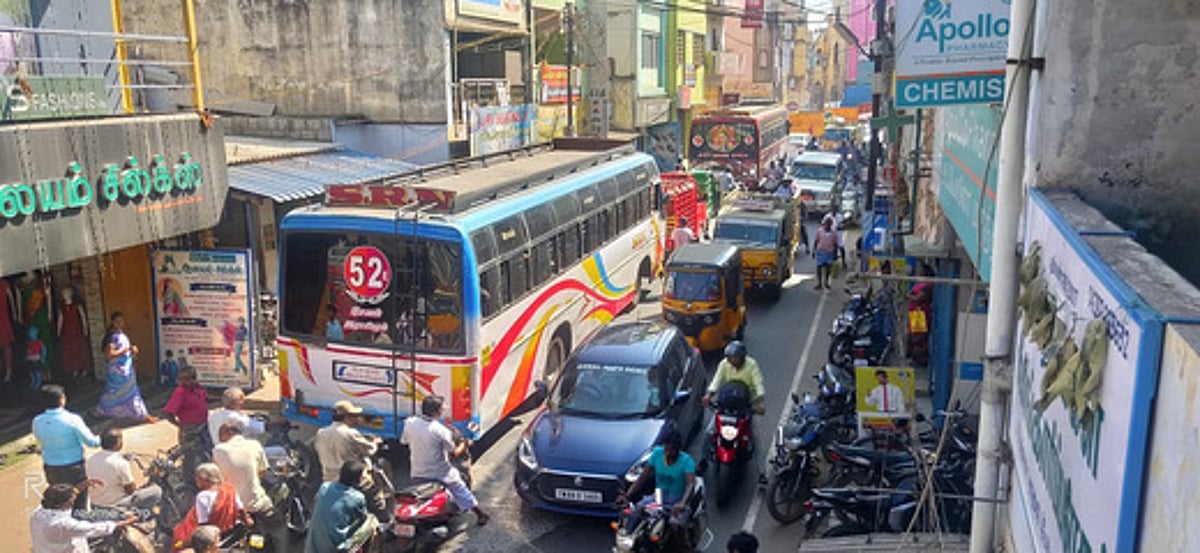 போக்குவரத்து நெரிசலில் ராசிபுரம்...!