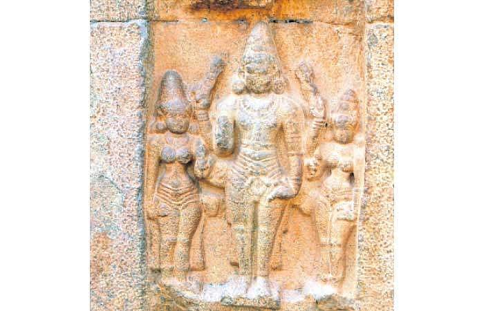 கந்தனைப் போற்றும் தஞ்சைப் பெரியகோயில் சிற்பங்கள்