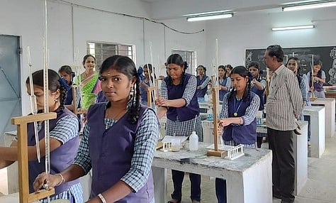 பத்தாம் வகுப்பு: தனித் தோ்வா்களுக்கு இன்று முதல் செய்முறைத் தோ்வு