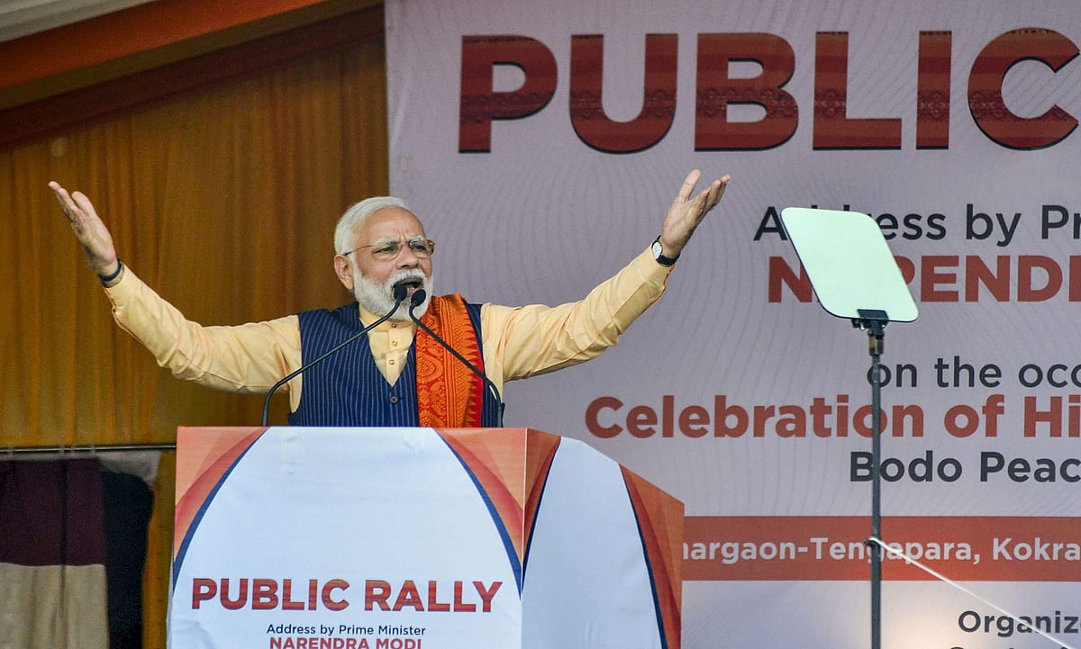 உங்கள் ஆசி இருக்கையில் எந்தத் தடியும் என்னை ஒன்றும் செய்யாது: மேடையில் நெகிழ்ந்த மோடி