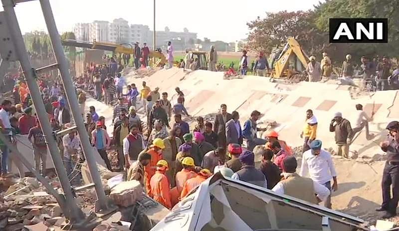 மொஹாலியில் 3 மாடிக் கட்டடம் இடிந்து விழுந்து விபத்து