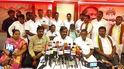 டிஎன்பிஎஸ்சி முறைகேட்டில் ஈடுபட்டவர்களின் சொத்துக்களை பறிமுதல் செய்க: வேல்முருகன்