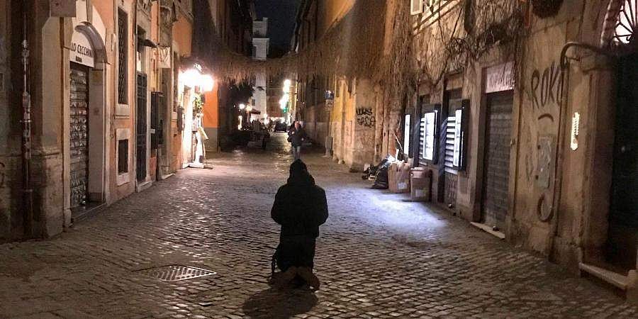 கரோனா அச்சுறுத்தல் காரணமாக முடங்கியது இத்தாலி