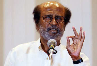 தமிழக மக்கள் எதற்காக அரசியல் மாற்றத்தை ஏற்படுத்த வேண்டும்? ரஜினி சொன்ன ரகசியம்