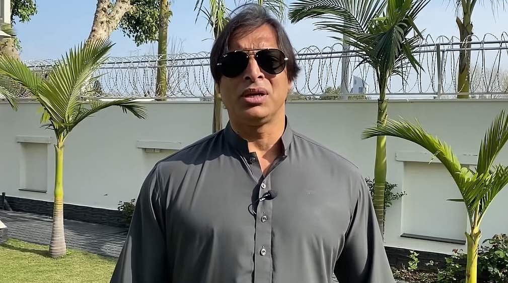 வெளவால்களைச் சாப்பிட்டு வைரஸை உலகம் முழுக்க ஏன் பரப்புகிறீர்கள்?: சீனர்கள் மீது சோயிப் அக்தர் சாடல்!