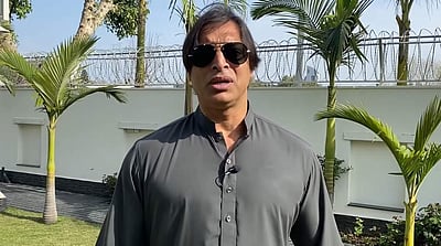 வெளவால்களைச் சாப்பிட்டு வைரஸை உலகம் முழுக்க ஏன் பரப்புகிறீர்கள்?: சீனர்கள் மீது சோயிப் அக்தர் சாடல்!