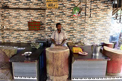 கரோனா பீதி - கோழி இறைச்சி விற்பனை சரிவு