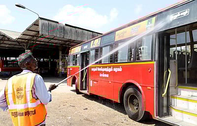 பேருந்து நிலையங்களில் கிருமி நாசினி தெளிப்பு