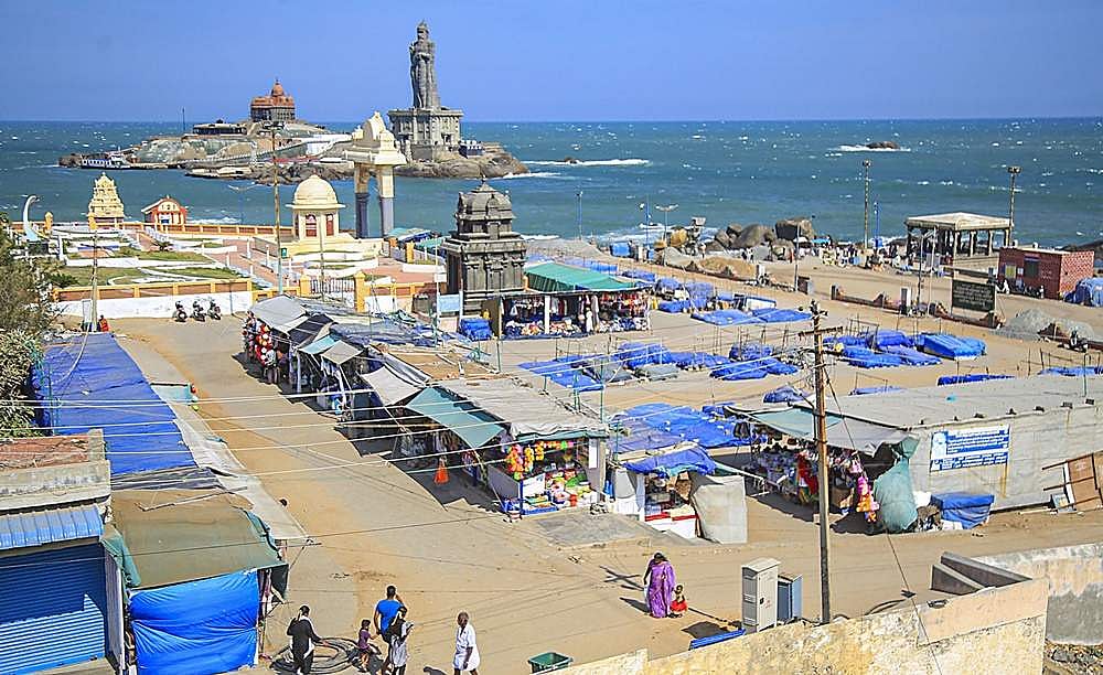 கரோனா அச்சம் காரணமாக வெறிச்சோடிய சுற்றுலாத் தலங்கள்