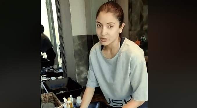 கரோனாவிலிருந்து காத்துக்கொள்ள விழிப்புணர்வு விடியோக்களை வெளியிட்டுள்ள சச்சின், தீபிகா படுகோன் & அனுஷ்கா சர்மா