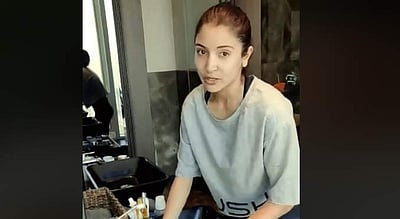 கரோனாவிலிருந்து காத்துக்கொள்ள விழிப்புணர்வு விடியோக்களை வெளியிட்டுள்ள சச்சின், தீபிகா படுகோன் & அனுஷ்கா சர்மா