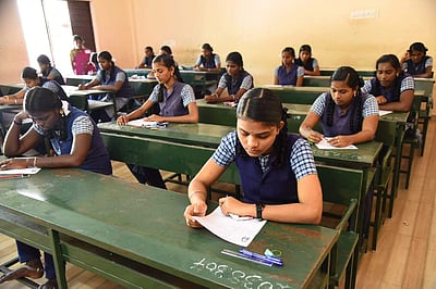 10, 12-ம் வகுப்புப் பொதுத் தேர்வுகளை நடத்திக் கொள்ள உள்துறை அமைச்சகம் அனுமதி