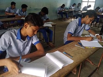 திருவாரூர் மாவட்டத்தில் 13,453 பேர் பிளஸ் 2 பொதுத்தேர்வு எழுதுகின்றனர்