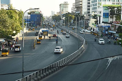 வெறிச்சோடிய சாலைகள்