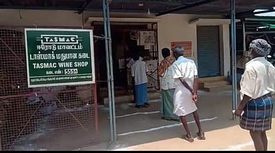 10 அடிக்கு ஒருவர், வாடிக்கையாளர் நலனில் டாஸ்மாக் அக்கறை!