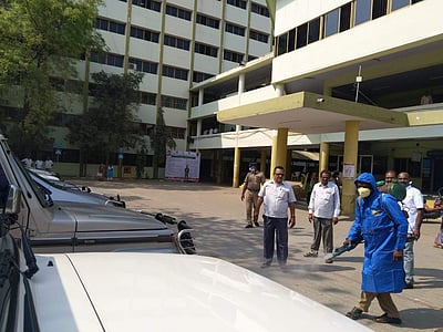 ஈரோடு மாவட்ட ஆட்சியர் அலுவலகத்தில் கரோனா தடுப்பு நடவடிக்கைகள்