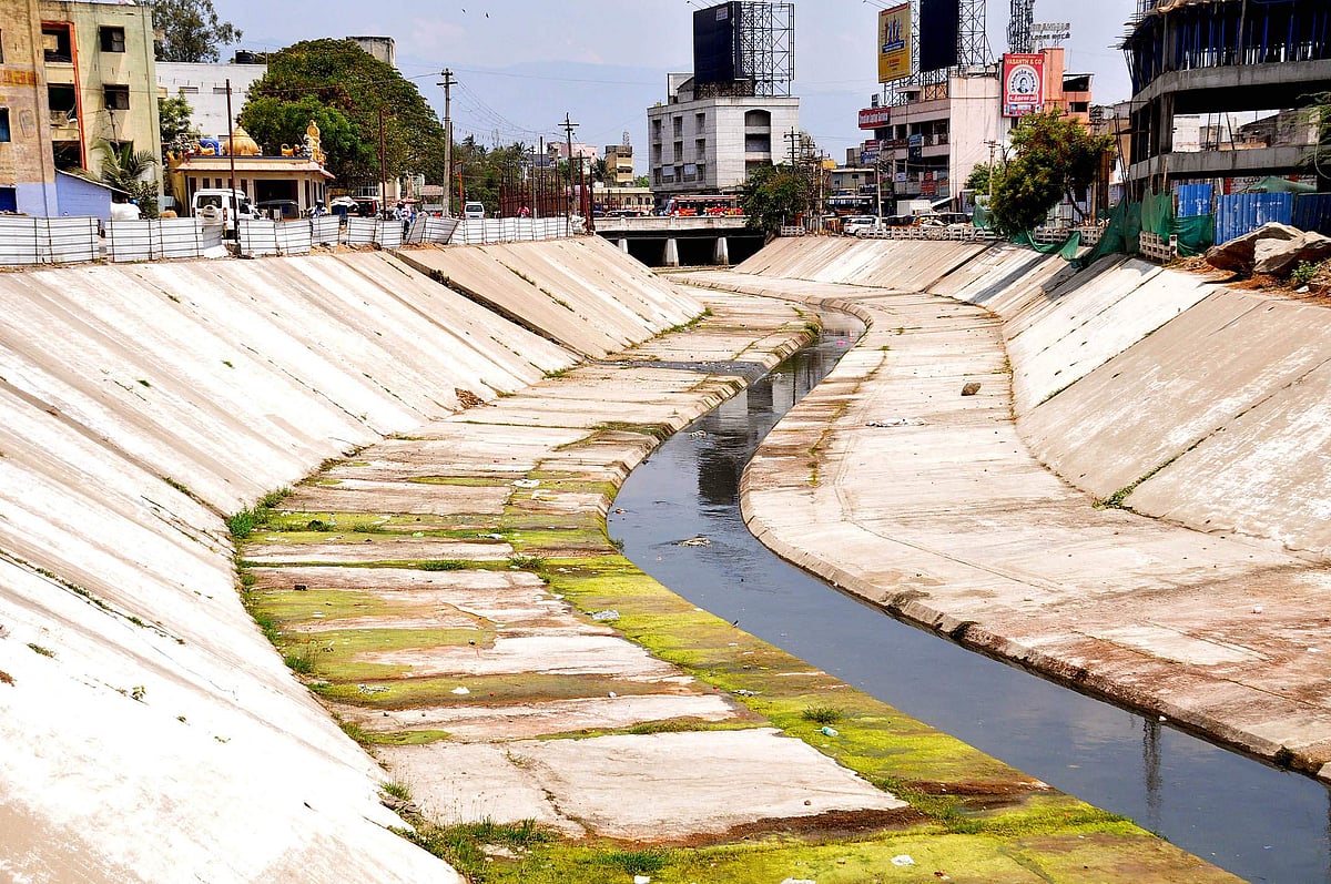 மேட்டூர் உபரி நீரை எதிர்பார்க்கும் திருமணிமுத்தாறு, வசிஷ்ட நதி