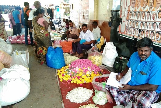 தைப்பூச விழாவால் பூக்கள் விலை உயா்வு!