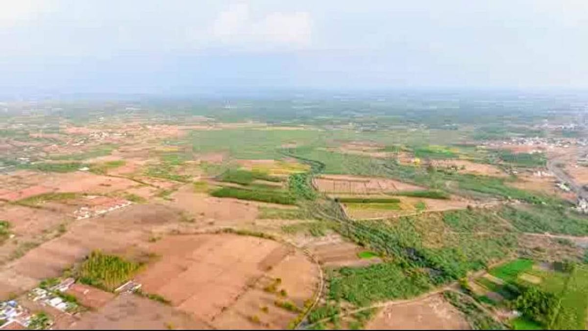 ஆக்கிரமிப்புகளால் சூழப்பட்ட இடும்பன்குளம் ஏரி