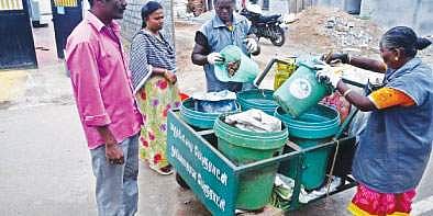 தூய்மைக் காவலர்கள் வேதனை கட்டுப்படியாகாத சம்பளம்