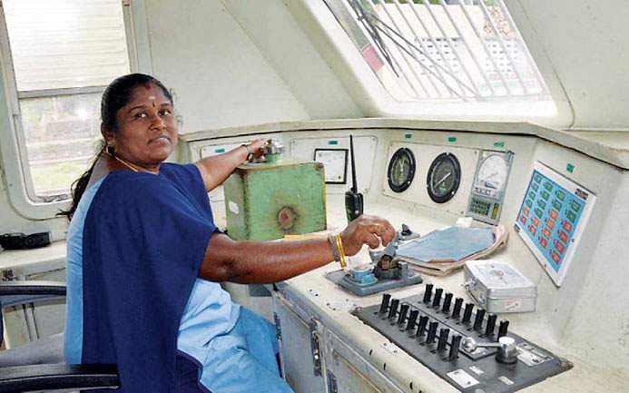 இந்திய ரயில்வேயில் முதன்முறையாக 1,280 பெண்கள் தேர்வு