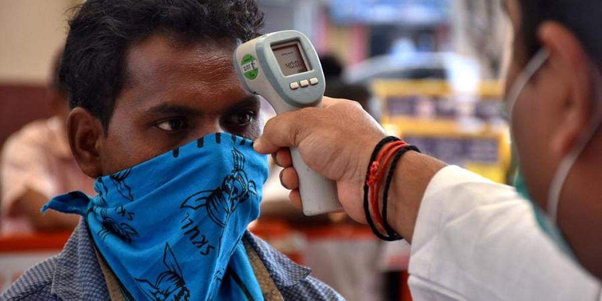 விமான நிலைய பரிசோதனையில் சிக்காமல் இருக்க மக்கள் செய்யும் மோசடி