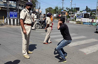 நூதன தண்டனை வழங்கிய போலீஸார்