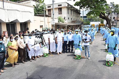 ஹெலிகேம் மூலமாக கிருமிநாசினி தெளிக்கும் பணி