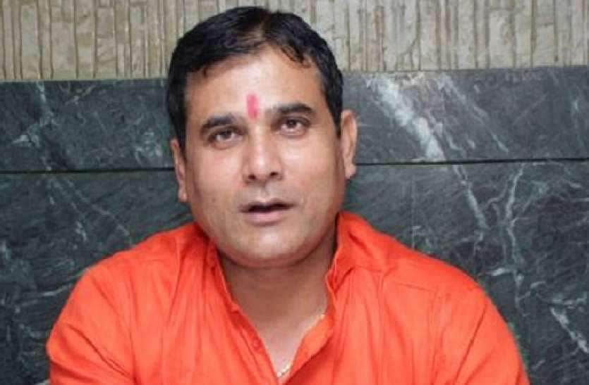 ஊரடங்கை மீறுபவர்களைச் சுட்டால் ரூ.5100 பரிசு: பதற வைத்த பாஜக எம்.எல்.ஏ