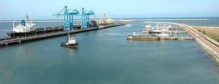 காமராஜா் துறைமுகத்தின் மீதான மத்திய அரசின் பங்கை வாங்கியது சென்னைத் துறைமுகம்